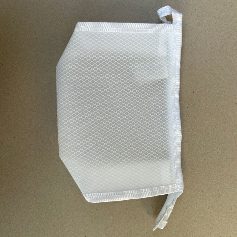 Таза косметикалық сөмкесін қалай тазартуға болады